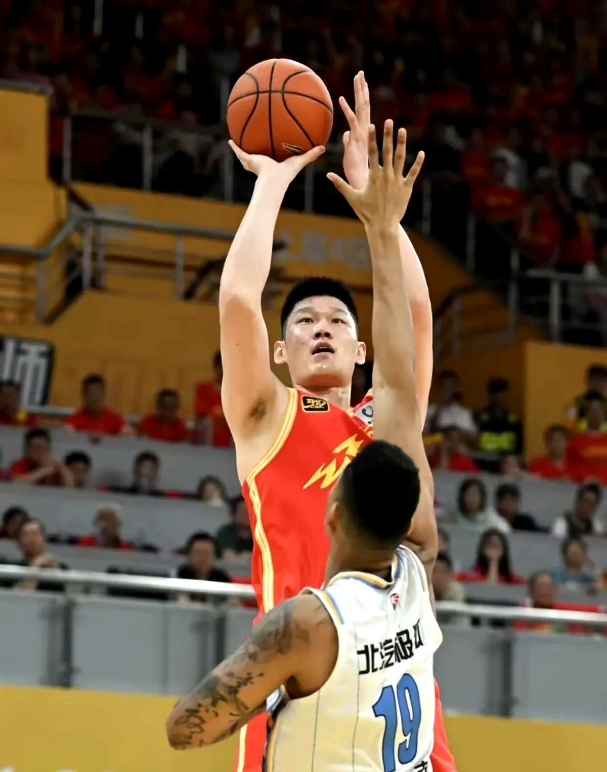 深圳队横扫勇士，胡金秋状态火热的简单介绍