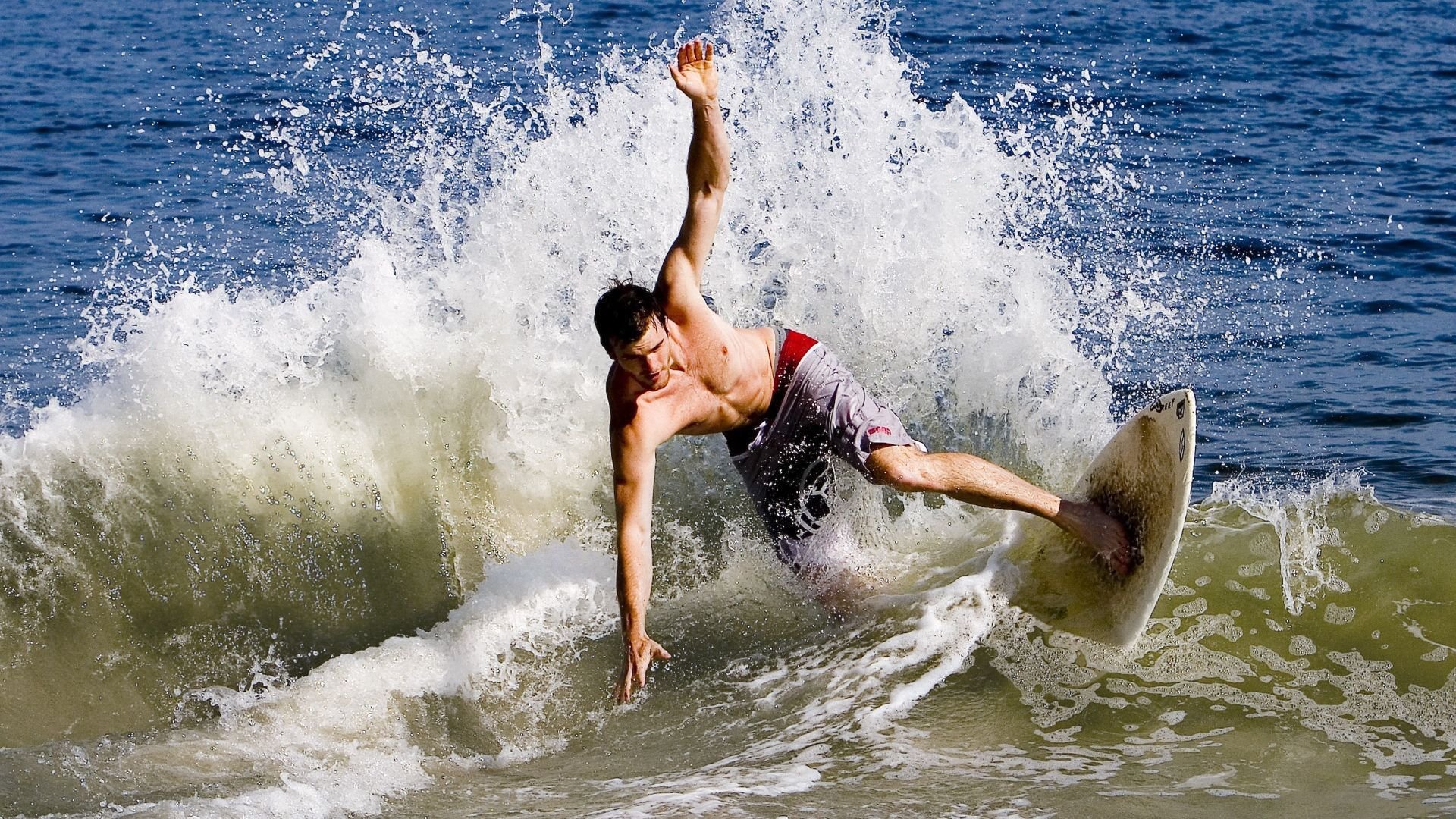 魔术狂潮席卷克利夫兰，保罗导演逆转，骑士防线溃不成军